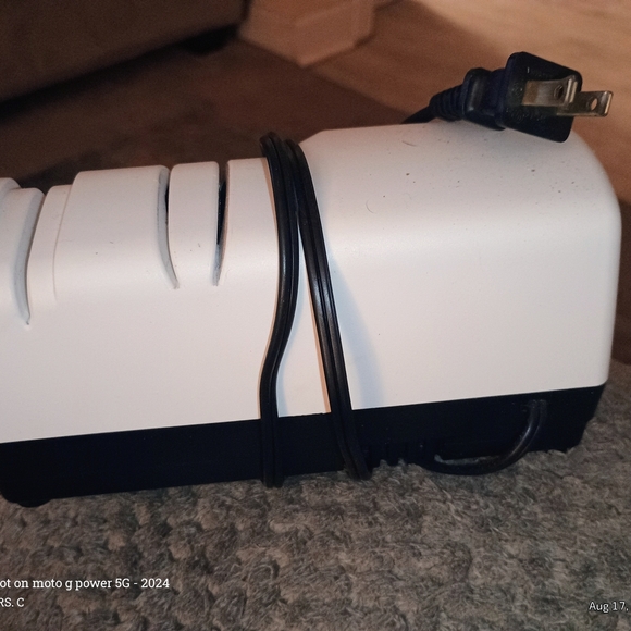 Dual-Tone Electric Knife Sharpener. Like New Business And White - Picture 1 of 5
